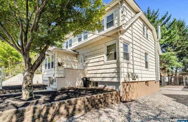 Photo of 757 Ray Avenue 2