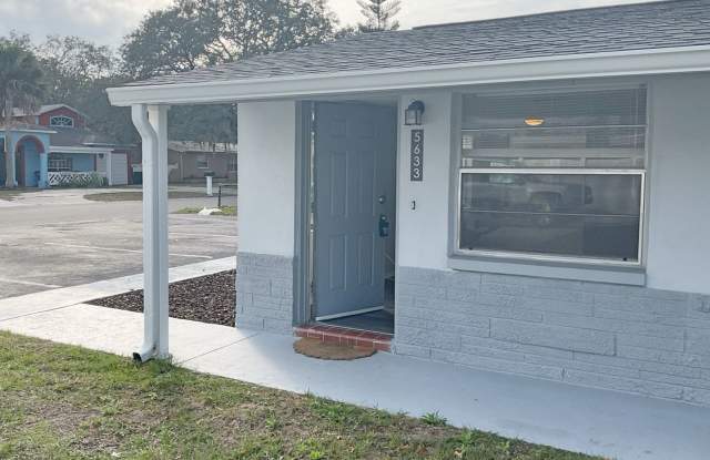 Photo of Cozy 1BD 1BTH Retreat in Holiday - Discover your Ideal Space!