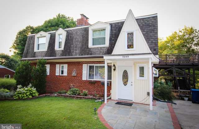 3209 APEX CIRCLE