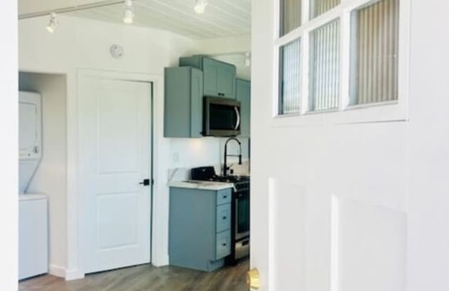 421 E Chevy Chase Dr