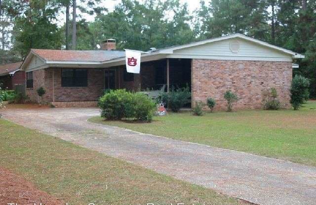 909 Pineridge Drive - 909 Pineridge Dr, Valdosta, GA 31602