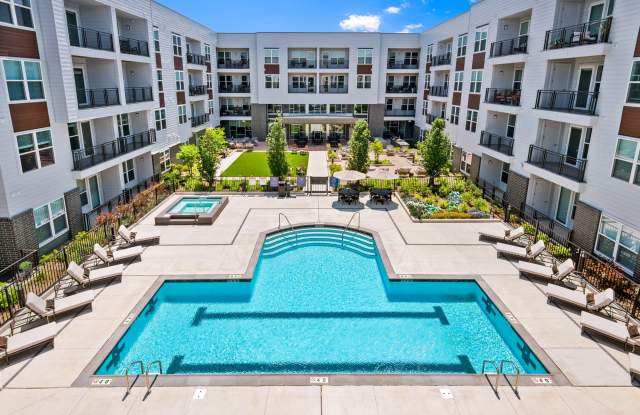Everleigh Vernon Hills 55+ Active Adult Apartment Homes
