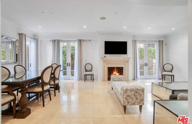 Photo of 208 S Lasky Dr unit: 102