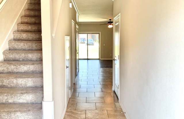3 Bedroom, 2.5 bath townhome for rent in Rogers!