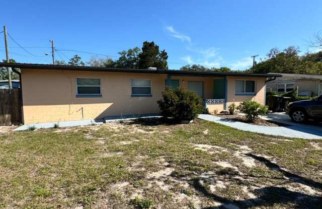 813 Center Ln Clermont