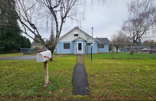 2210 E 35th St - 2210 East 35th Street, Vancouver, WA 98663