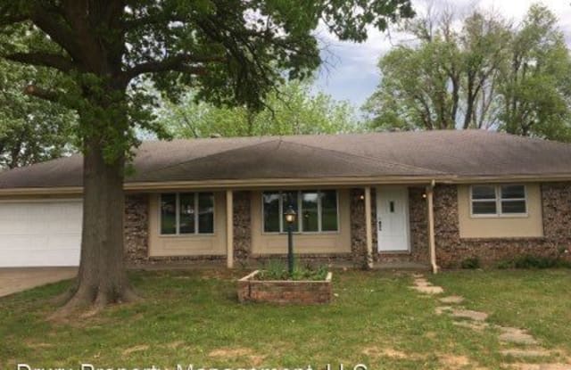 2225 E. McClernon - 2225 East Mcclernon Street, Springfield, MO 65803