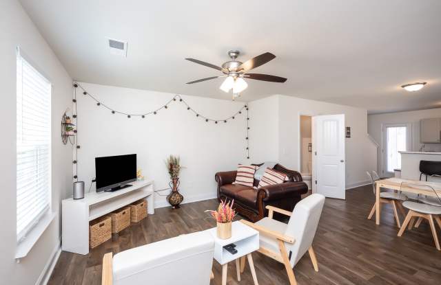 2 Bed, 1.5 Bath Townhome in Downtown Easley is Available