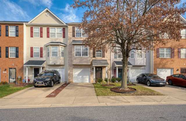 Spacious updated 3 bed 2 Full 2 half Bath townhouse
