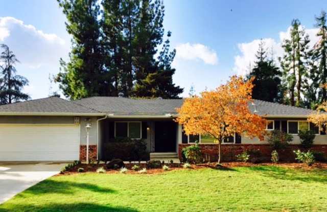 Stunning 4 Bedroom, Updated off of Van Ness Blvd for Rent