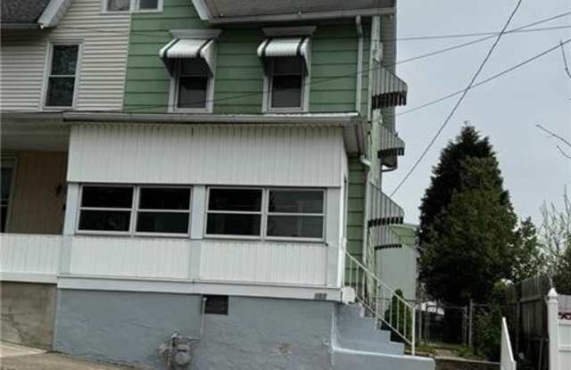128 Center Street