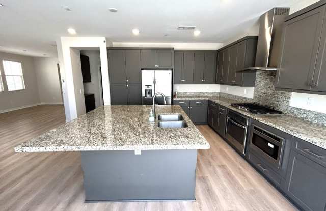 809 KIDDER AVE COVINA 91724 (5 BED / 3 BATH)