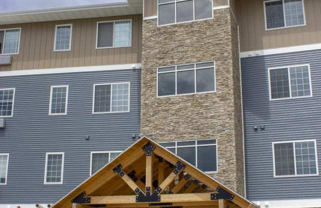 415 Lake Shore Drive NE Unit C12