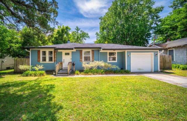 1.5 mi to San Marco Square • Updated kitchen • Fenced backyard