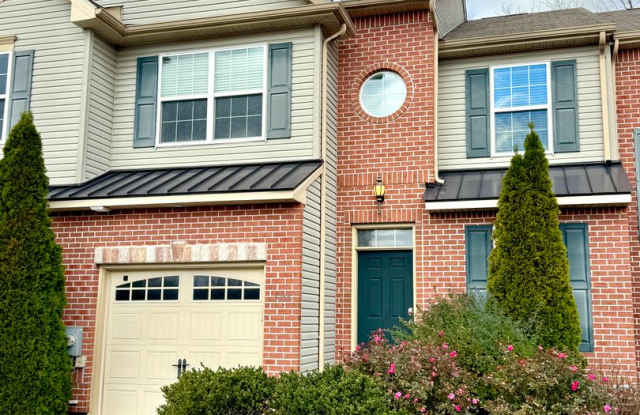 PARKLAND SCHOOLS! THREE BEDROOM TOWNHOME