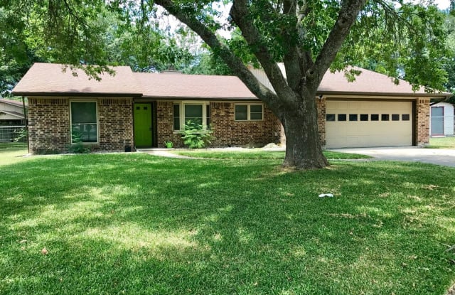 809 Ross Circle - 809 Ross Circle, Lockhart, TX 78644