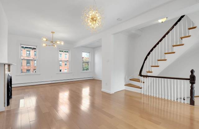 520 MANILA AVE