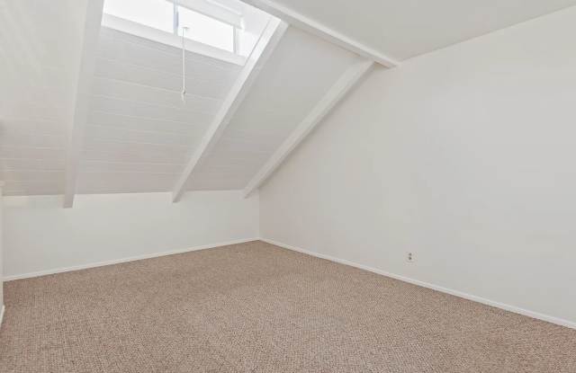 Photo of 220 Elm Ave Apt 6