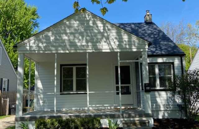 Photo of GORGEOUS 3 BED 2 BATH BUNGALOW IN ROYAL OAK ---- MINERVA
