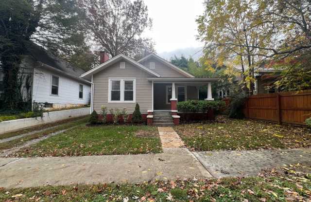 Photo of 2 bed and 1 bath house in Tree Streets Neigborhood.
