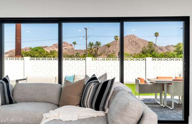 4464 E CAMPBELL Avenue