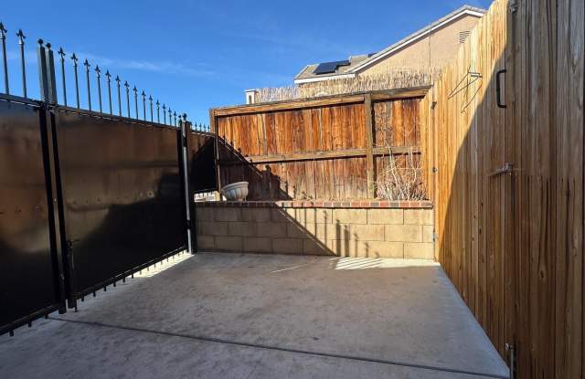 209 W Fantasy Street