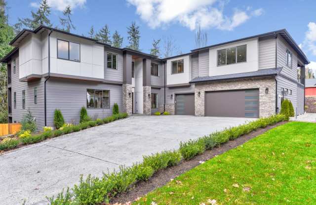 Luxury Bellevue Estate in Prestigious Bridle Trails For Rent