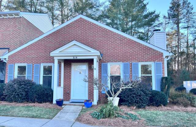 Townhouse FOR RENT Convenient Location!!