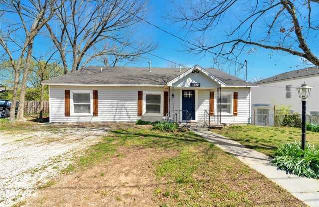 1612  S Duncan  AVE - 1612 South Duncan Avenue, Fayetteville, AR 72701