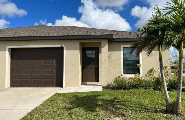 Super cute 3 bed 2 bath 1 car garage - 1829 Southwest 1st Avenue, Cape Coral, FL 33991