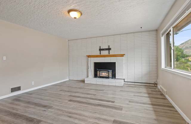 525 Monroe Boulevard