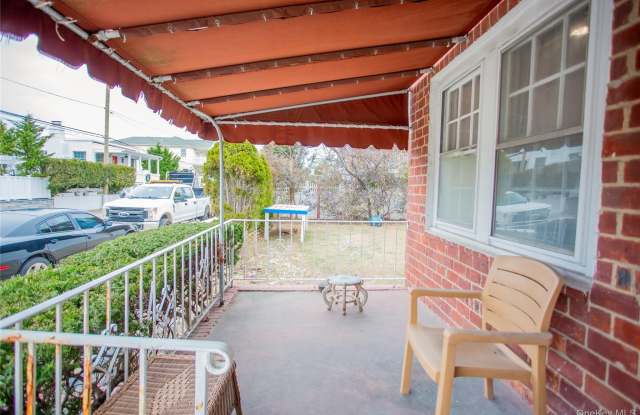 76 Clayton Clayton Avenue