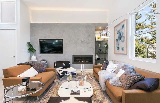 1086 South Van Ness