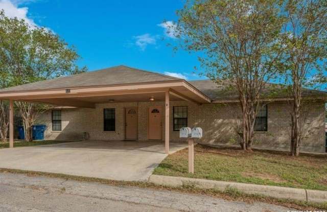 127 S MANSFIELD ST - 127 South Mansfield Street, Pleasanton, TX 78064