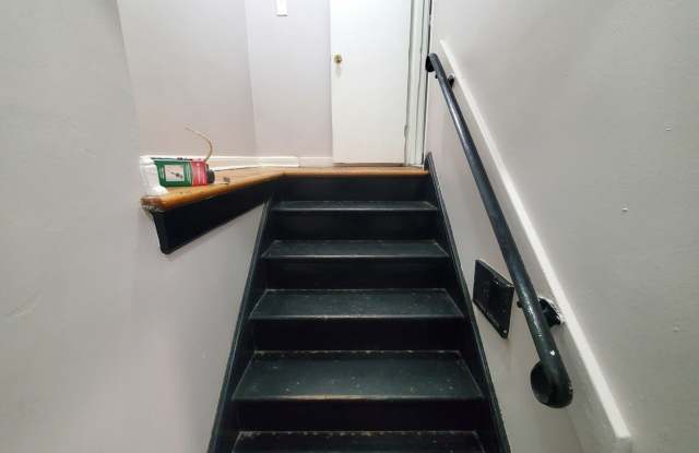 7621 S Exchange Avenue