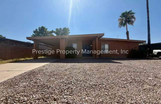 Charming and Spacious 2/1.5 On the East Side!