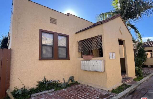 5023 Bakman Ave - 5023 Bakman Avenue, Los Angeles, CA 91601