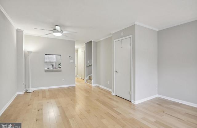 1603 S BARTON Street