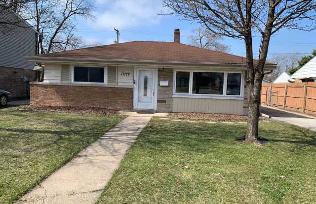 Two bedroom Ranch Style home in Lansing, IL AVAILABLE NOW !!