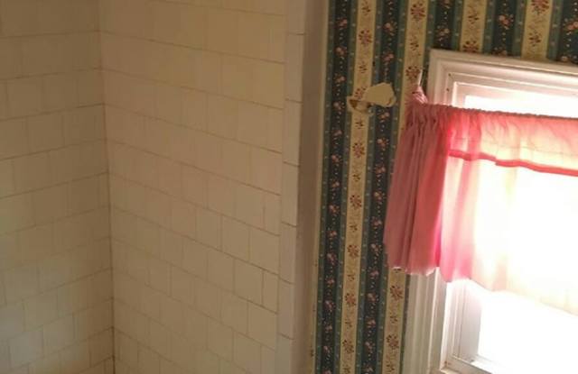 Photo of 3 bedrooms 2 full baths