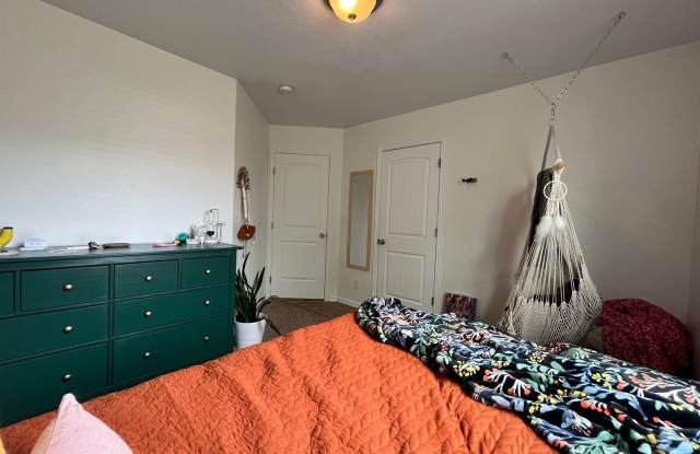 Large 3 Car Garage in the Lehi Grasslands!