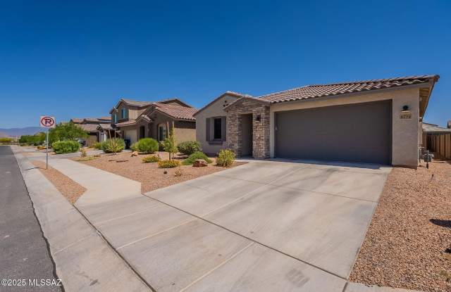 9724 E Lynx Lake Trail