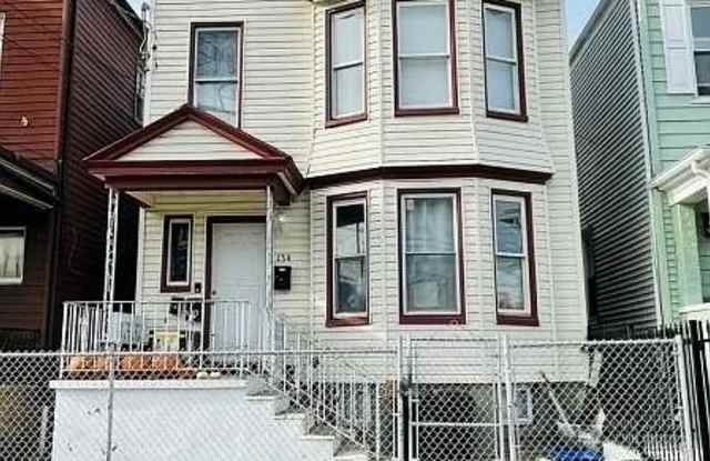 Photo of 134 Wakeman Avenue