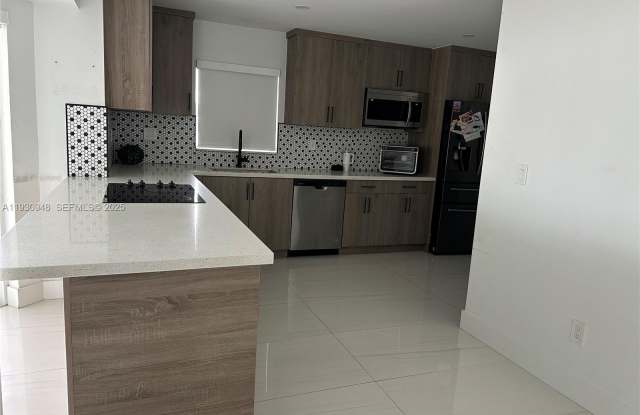 Photo of 14830 Harding Ln