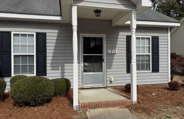 1216 Stoneridge Lane