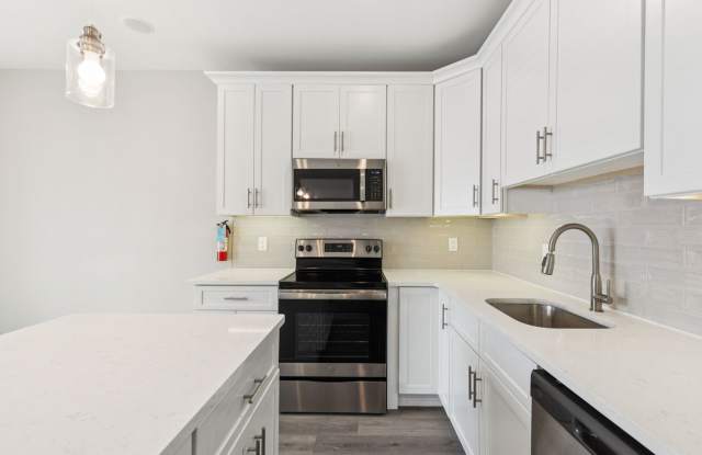 Photo of Chic 2-Bedroom Rental with Stunning Rooftop Deck  Modern Amenities in West Kensington!