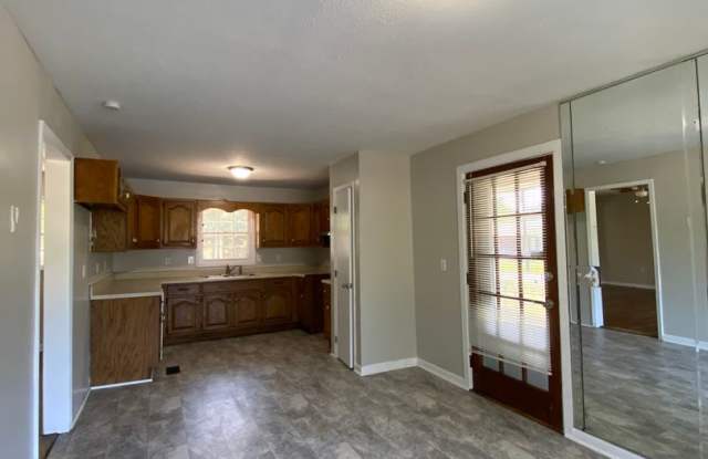 1911 Airport Road, Oxford **MOVE IN SPECIAL**