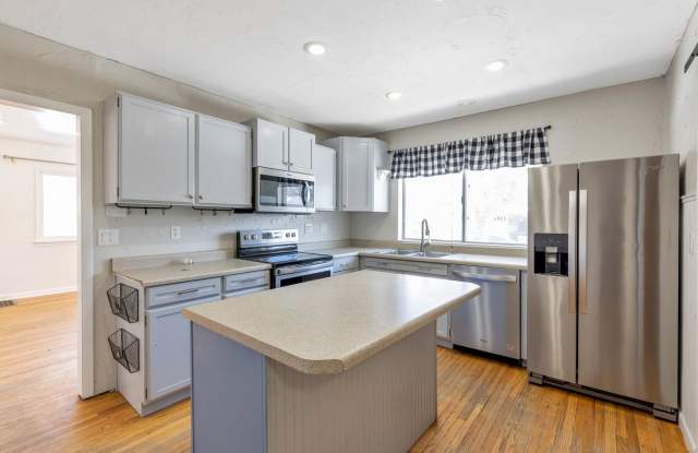 Charming 3 Bedroom Bungalow in West Valley