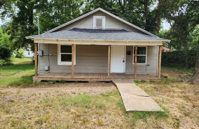 826 N Weaver Ave - 826 North Weaver Avenue, Springfield, MO 65802