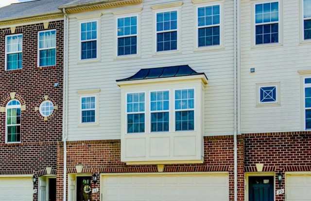 32 HUNTING CREEK Lane